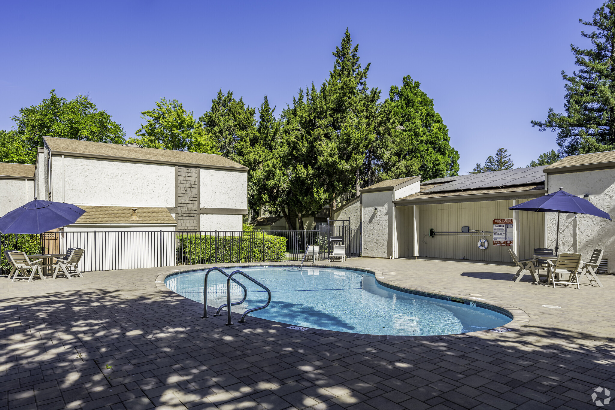 Alvarado Parkside exterior