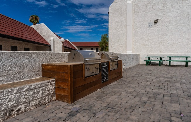 MadEry Apartments exterior