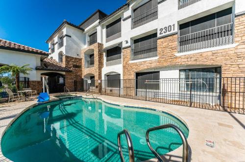 Metro Tempe Apartments exterior