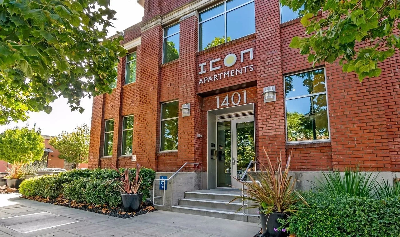 Icon at Park Exterior