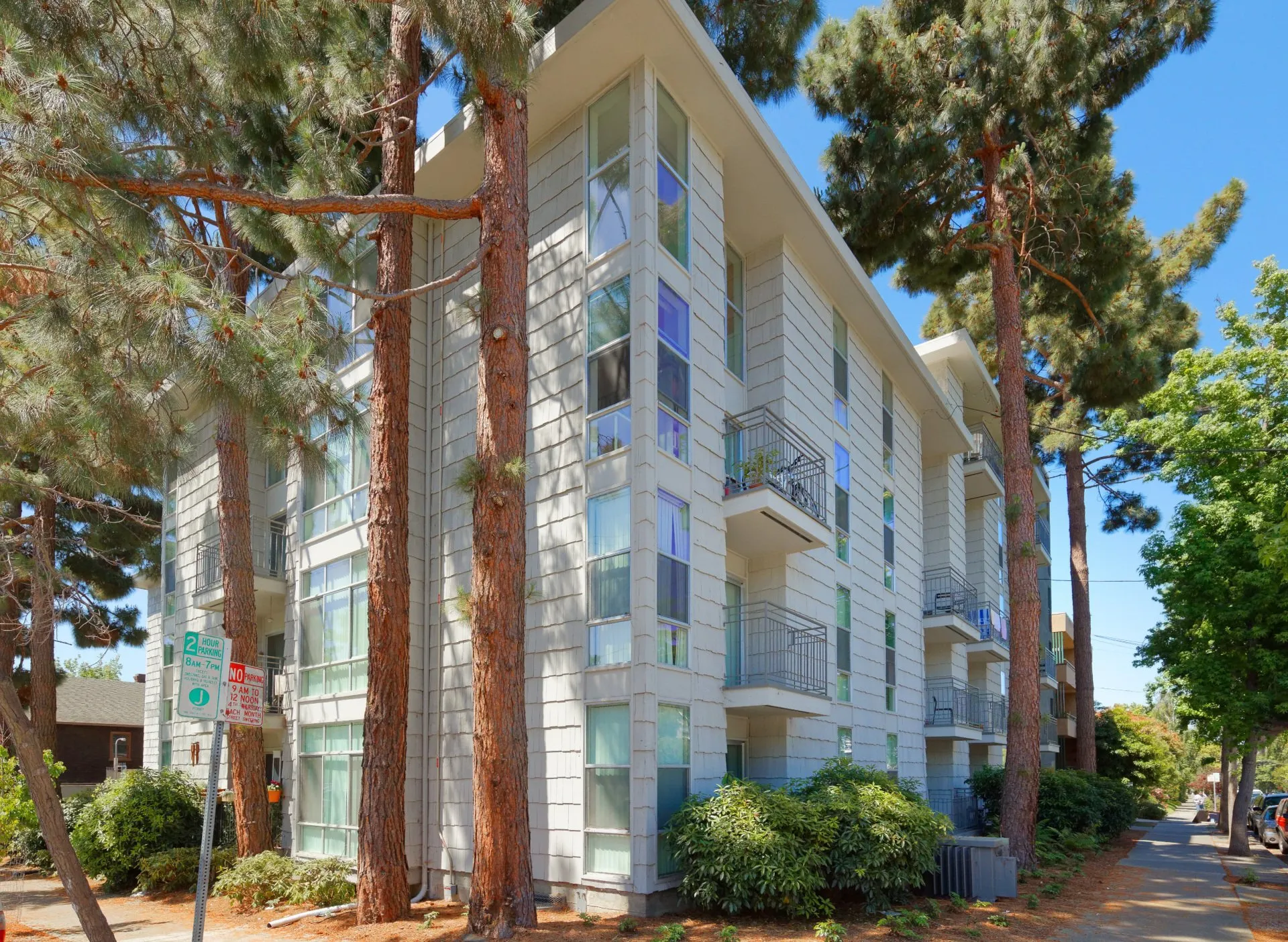 2240 Blake Street Amenities