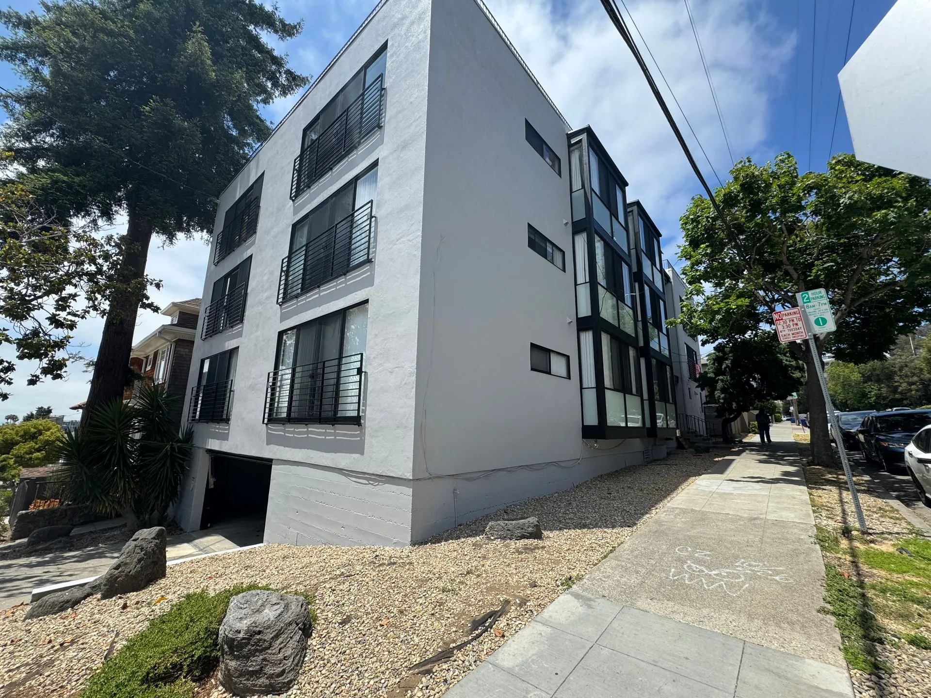 2330 Warring Exterior