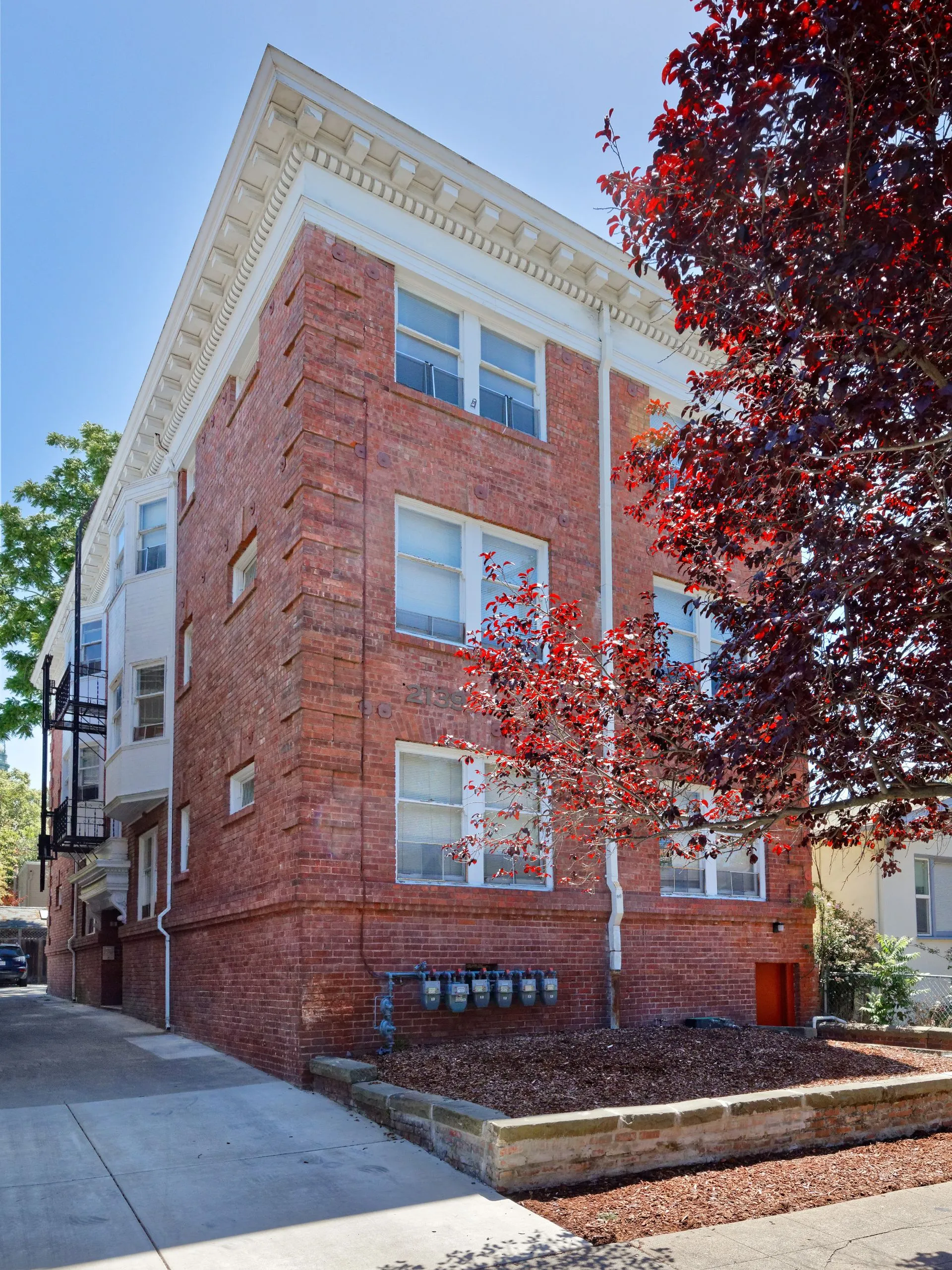 2133-2139 Grant Exterior