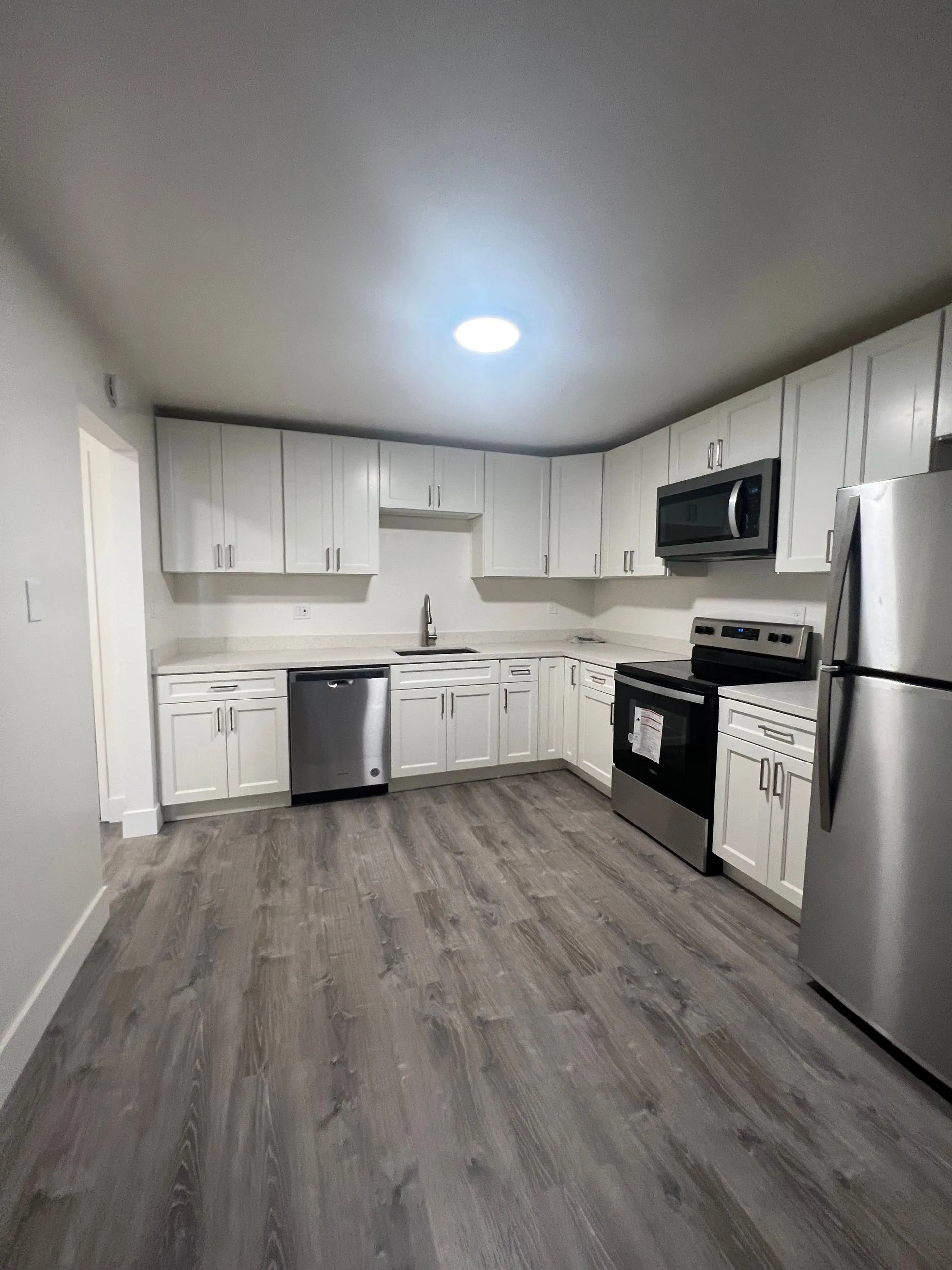 410 Evelyn Amenities