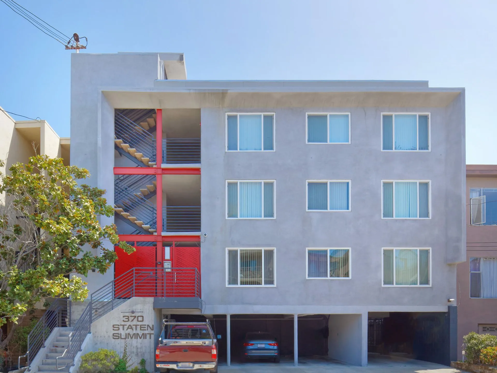 370 Staten exterior
