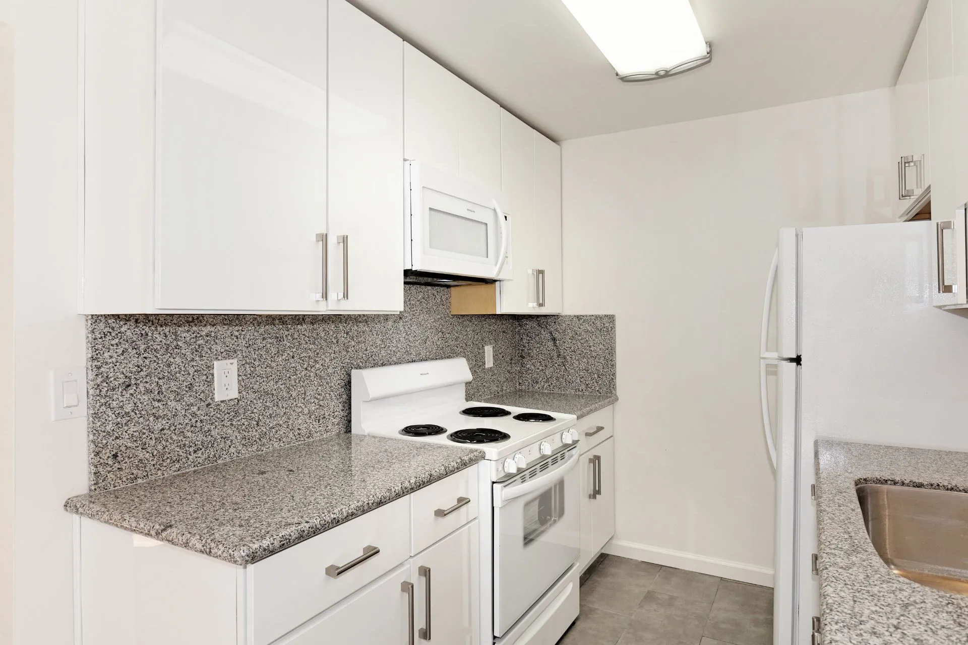370 Staten Amenities