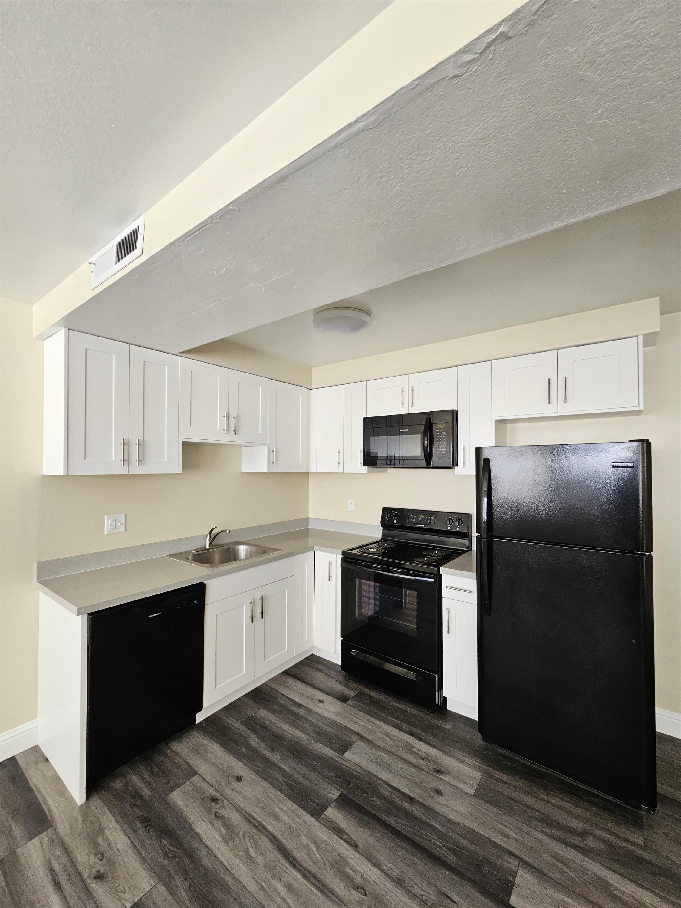2541 Regent Amenities