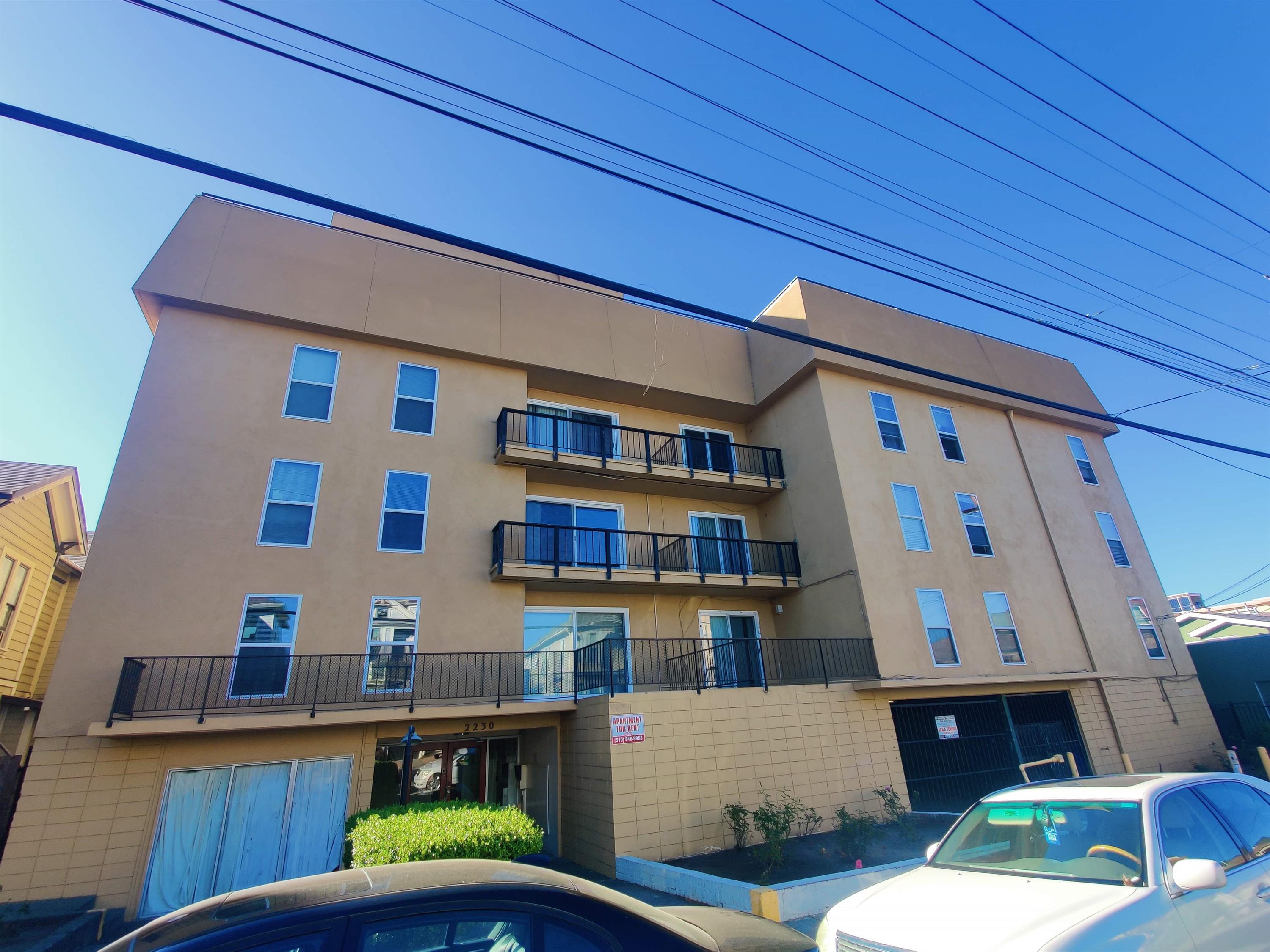 2230 Dwight Exterior