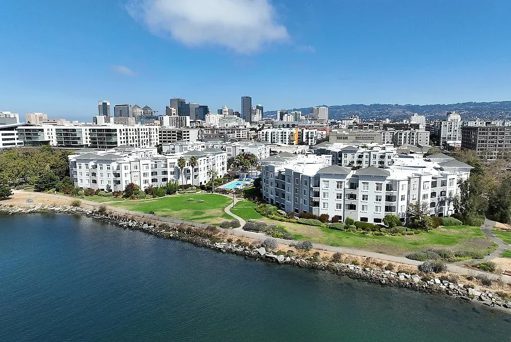 The Landing at Jack London Square exterior