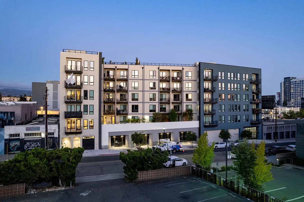 Axis Oakland exterior