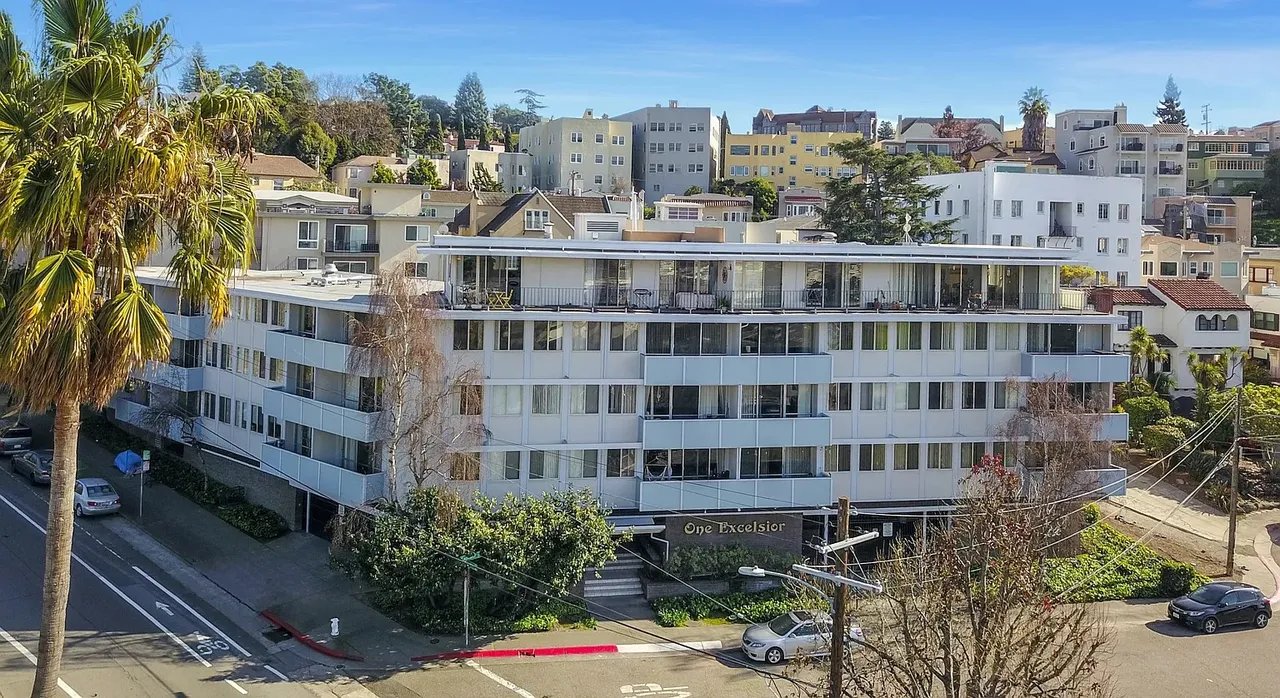 Excelsior Court exterior