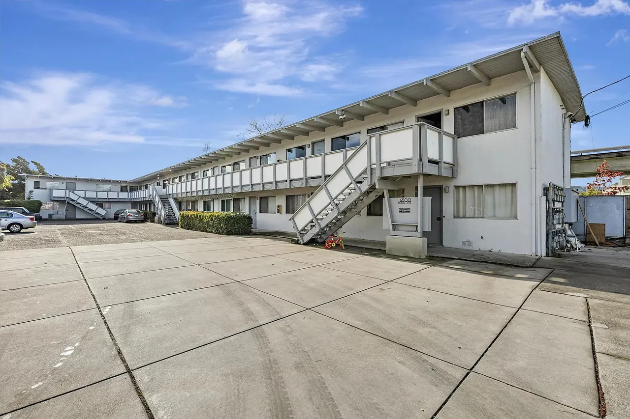 6500 Donal Ave exterior