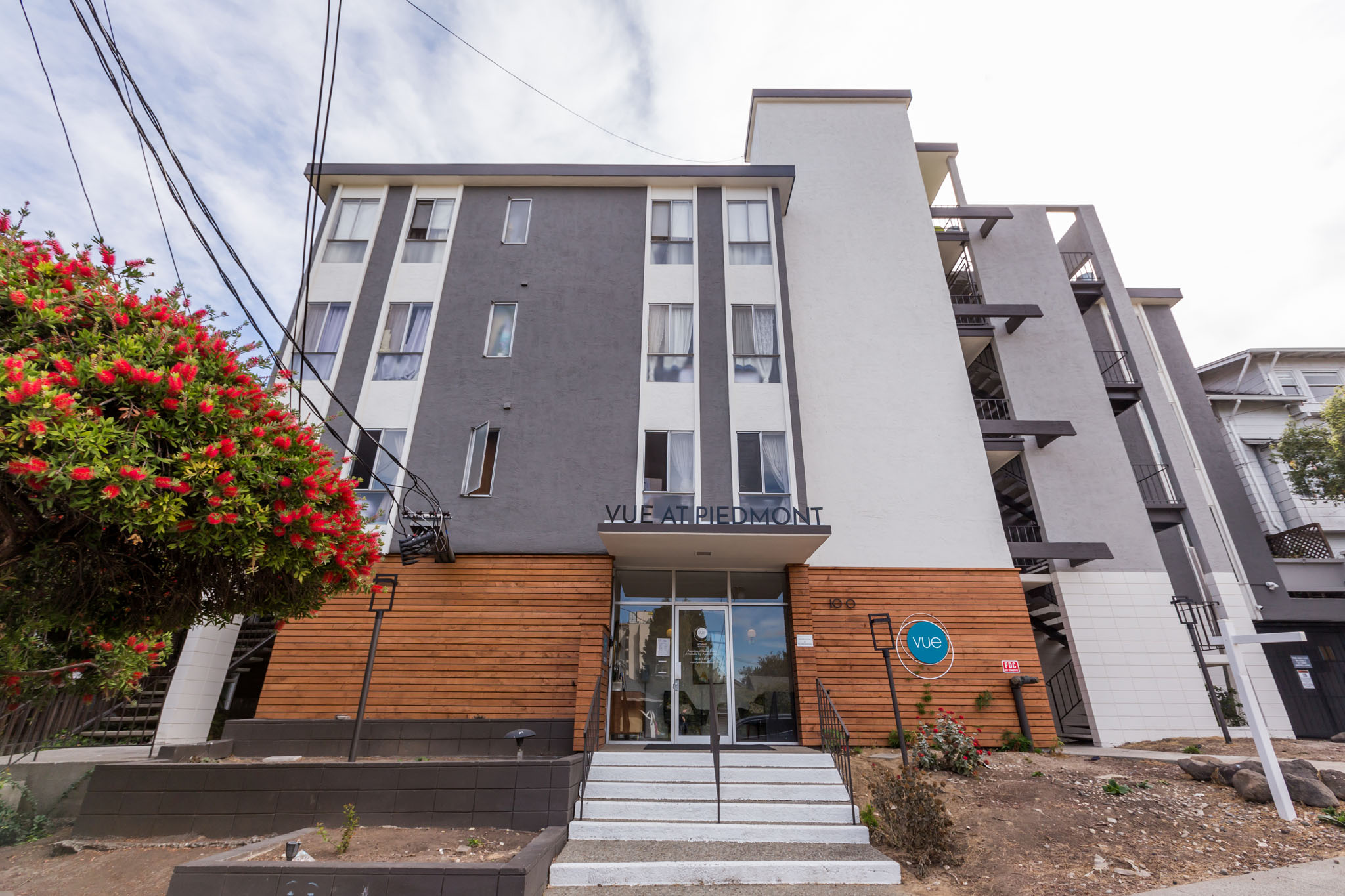 100 Monte Cresta Apartments exterior
