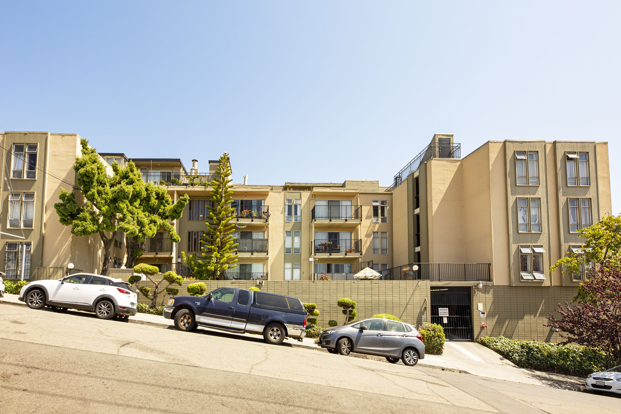 888 Vermont Apartments exterior