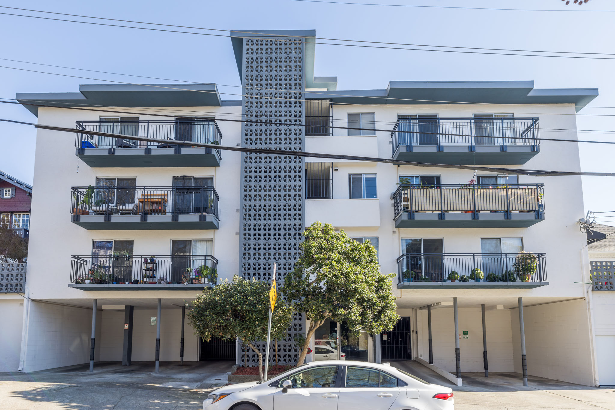 630 Mariposa Apartments exterior