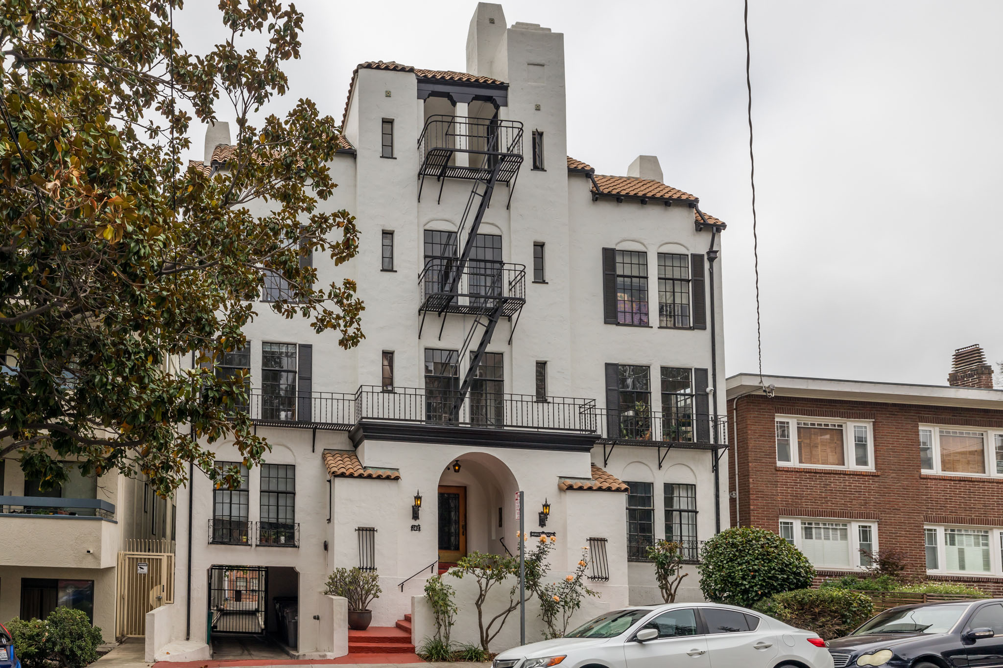 381 Belmont Apartments exterior