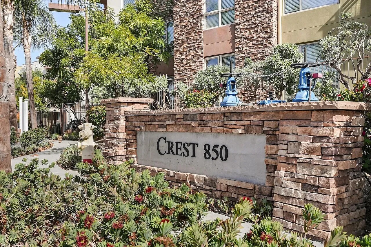 Crest 850 exterior
