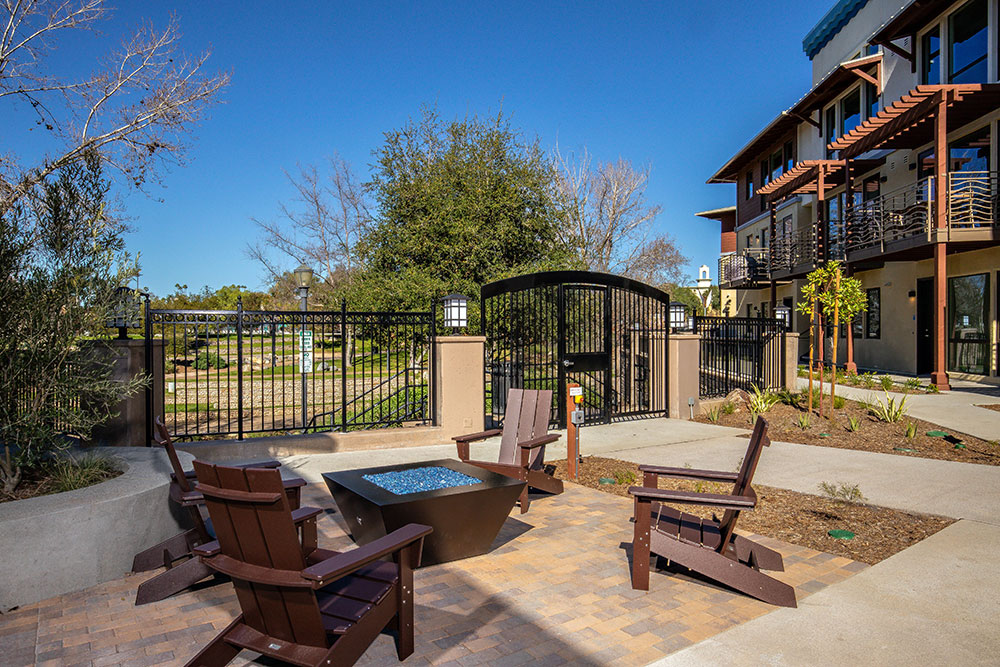 Creekside Apartments exterior
