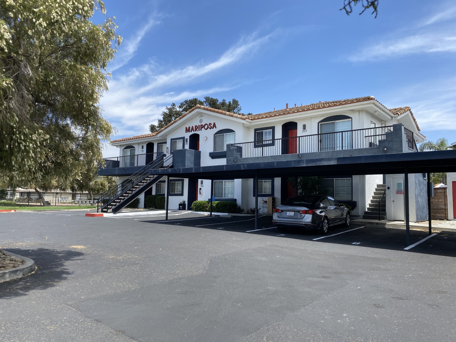 The Mariposa exterior