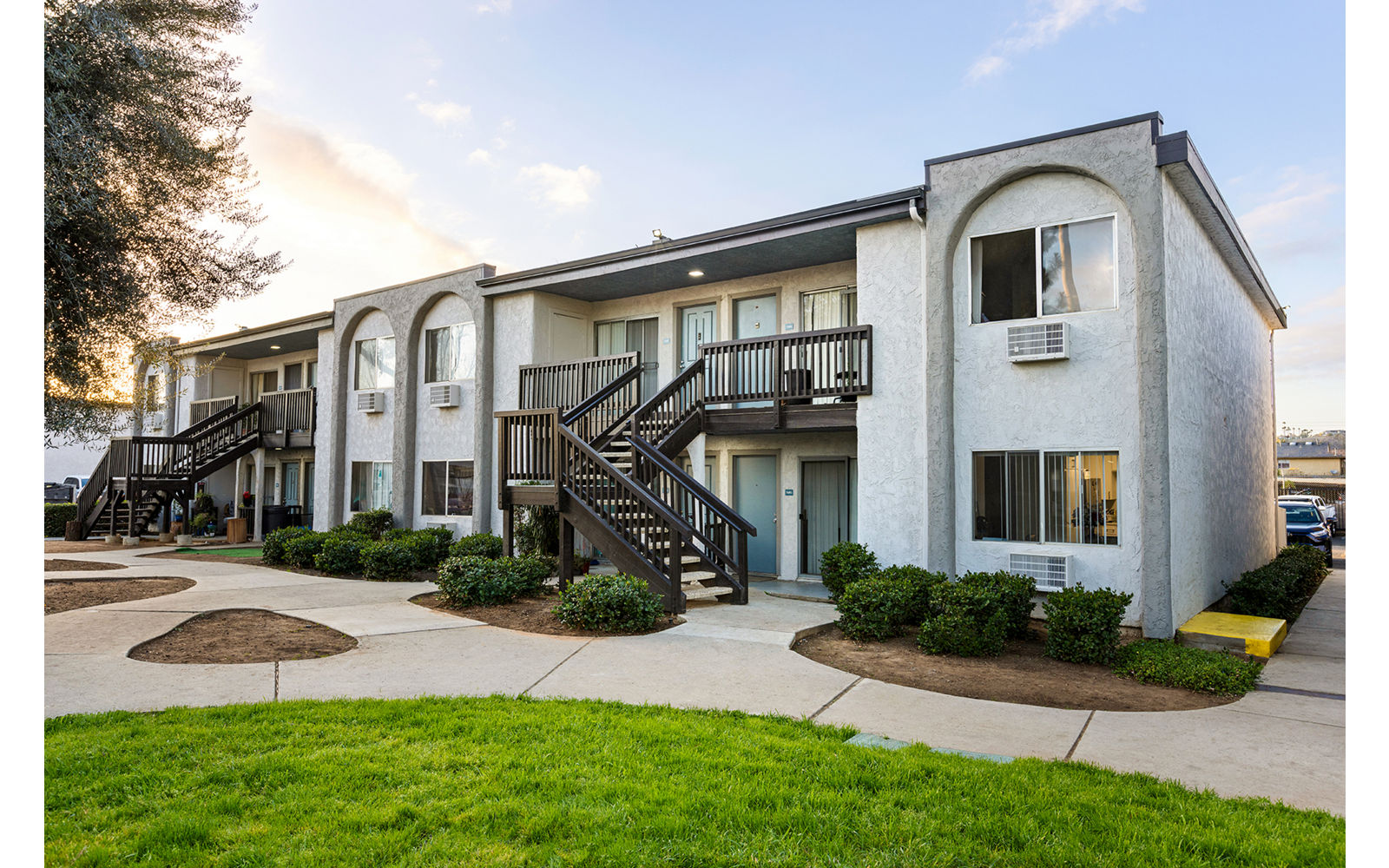 776 East Mission Apartments exterior