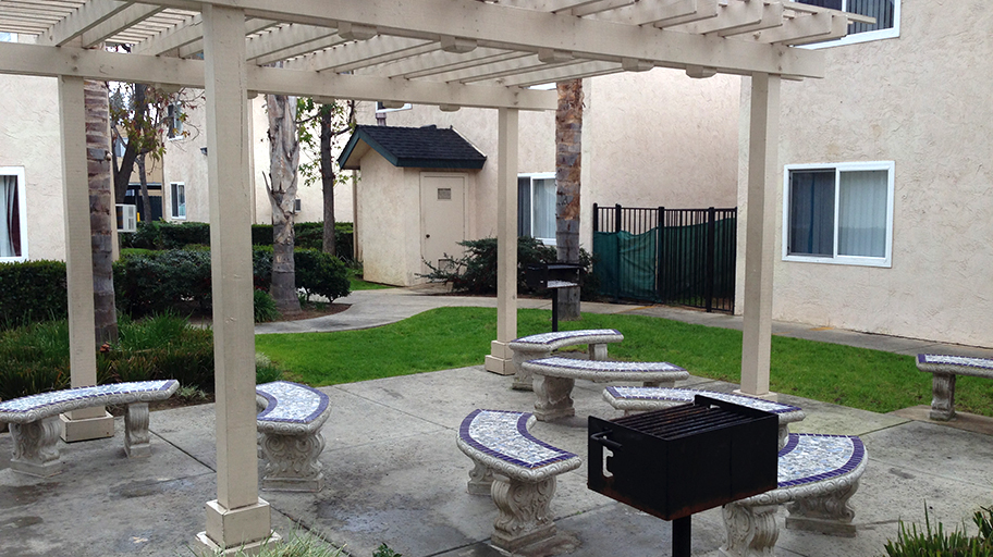 Cobblestone Village Apartments Amenities