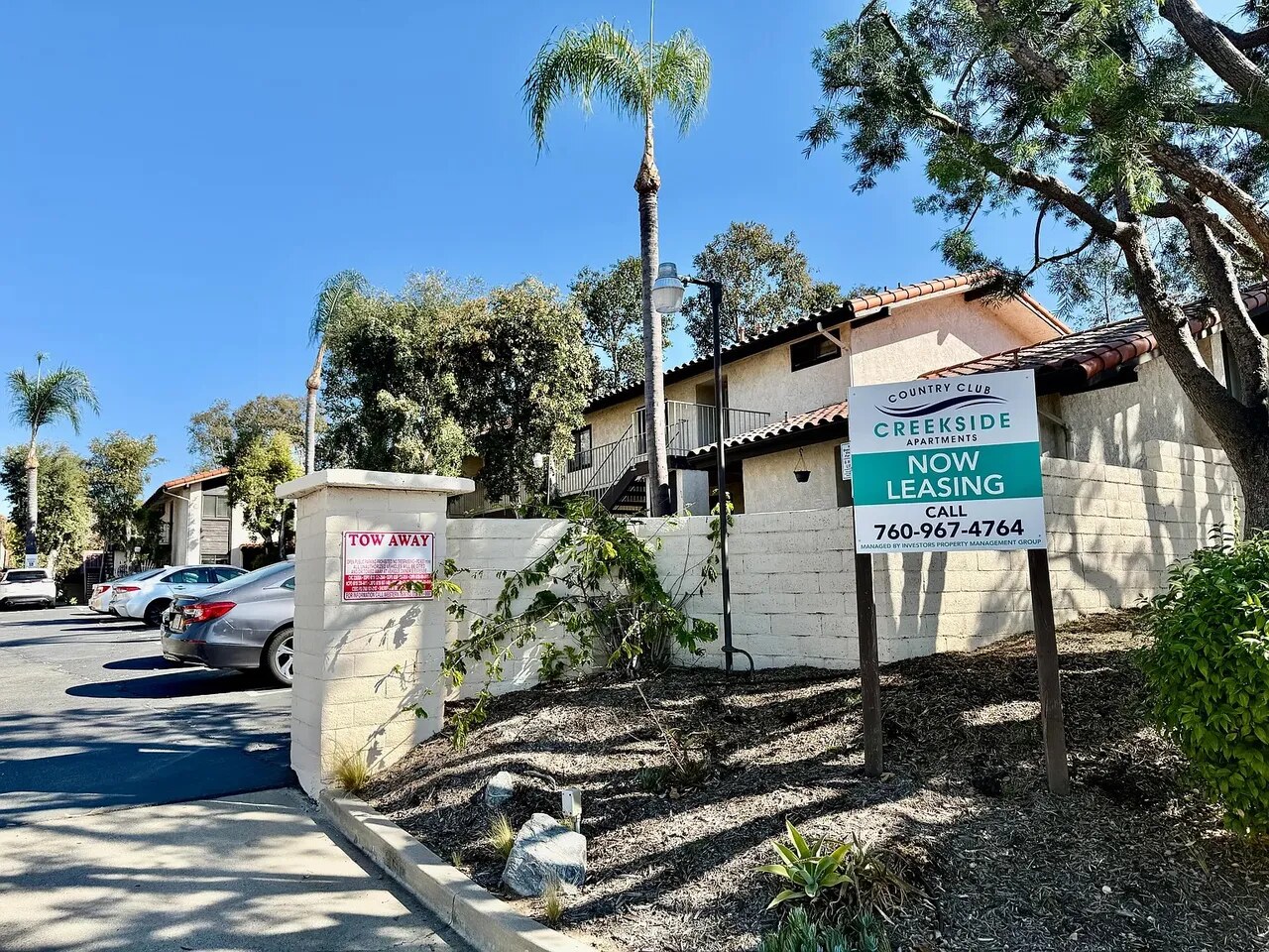 Country Club Creekside Apartments exterior