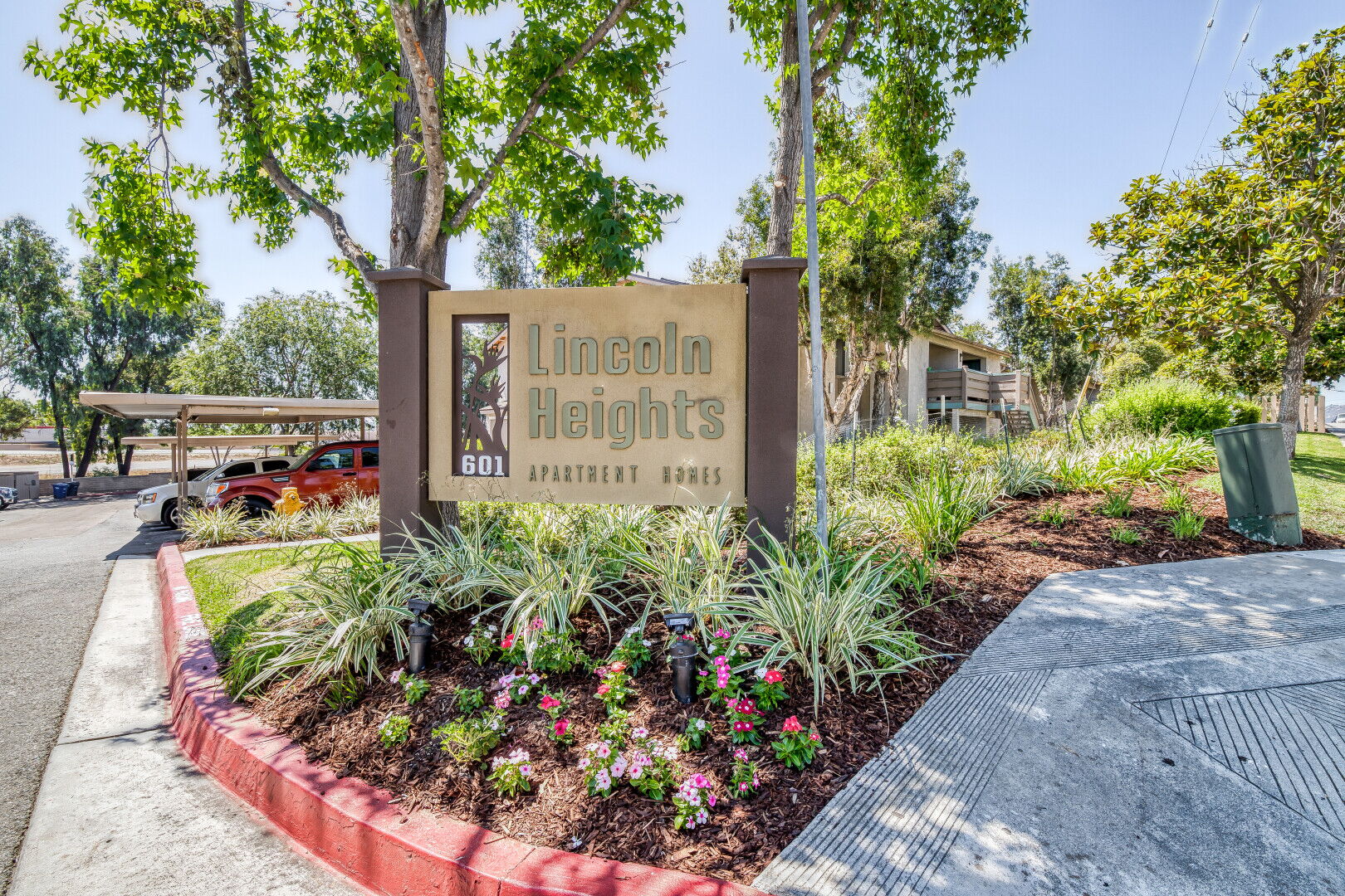 Lincoln Heights Escondido exterior