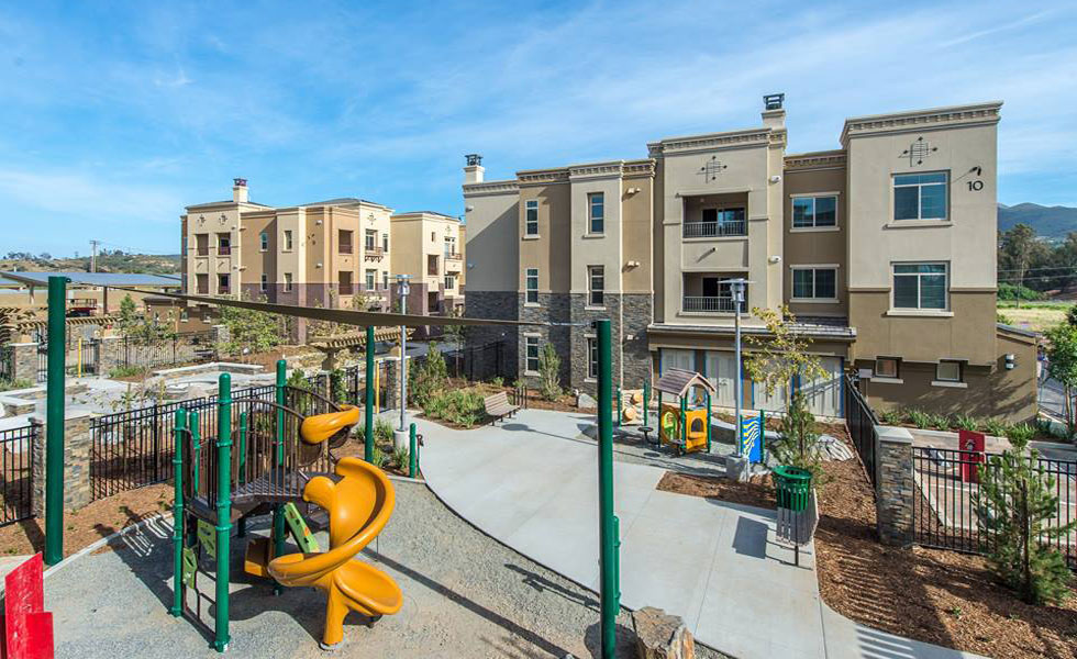 2 Creekside Drive Apartment Exterior
