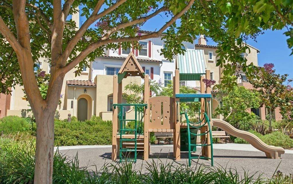 2055 Silverado Street Townhome Amenities