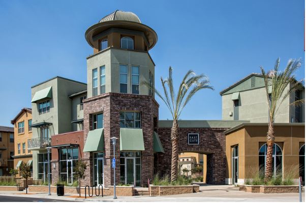 6 Creekside Drive Townhome Exterior