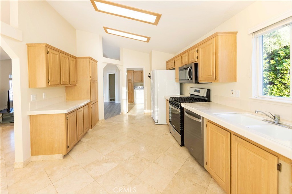 1125 La Moree Apartments exterior