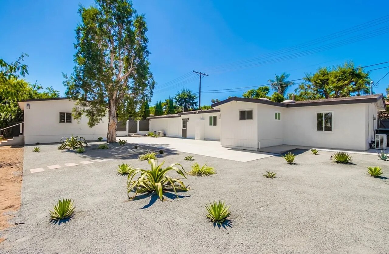 658 Las Flores Drive Rental Amenities