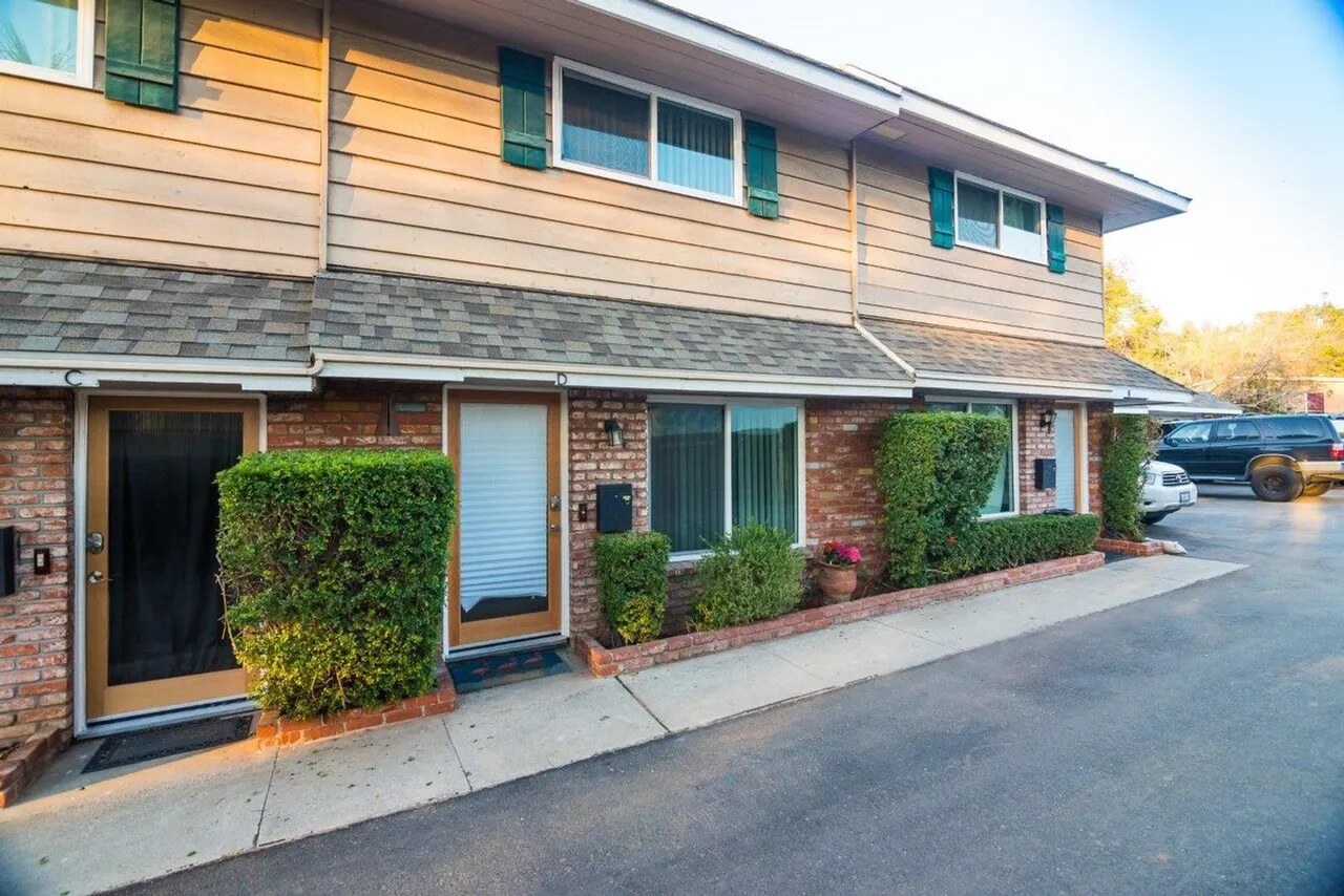 South Juniper 1320 Apartments exterior