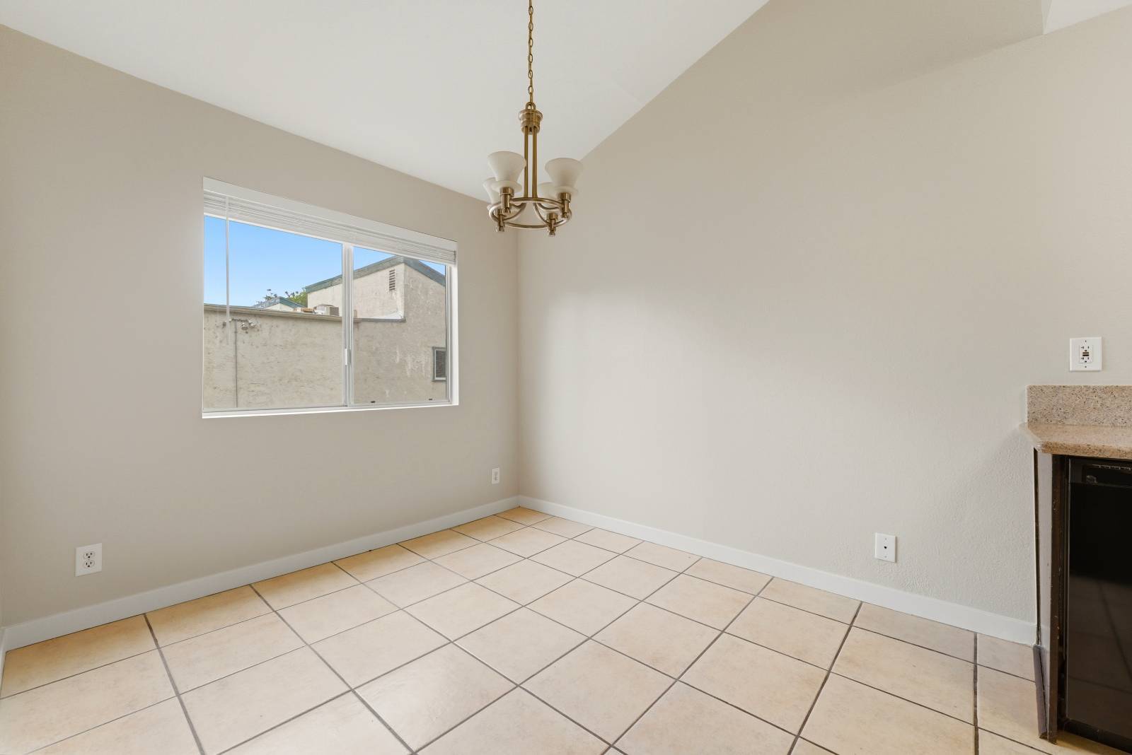 1811 East Grand Apartments Amenities