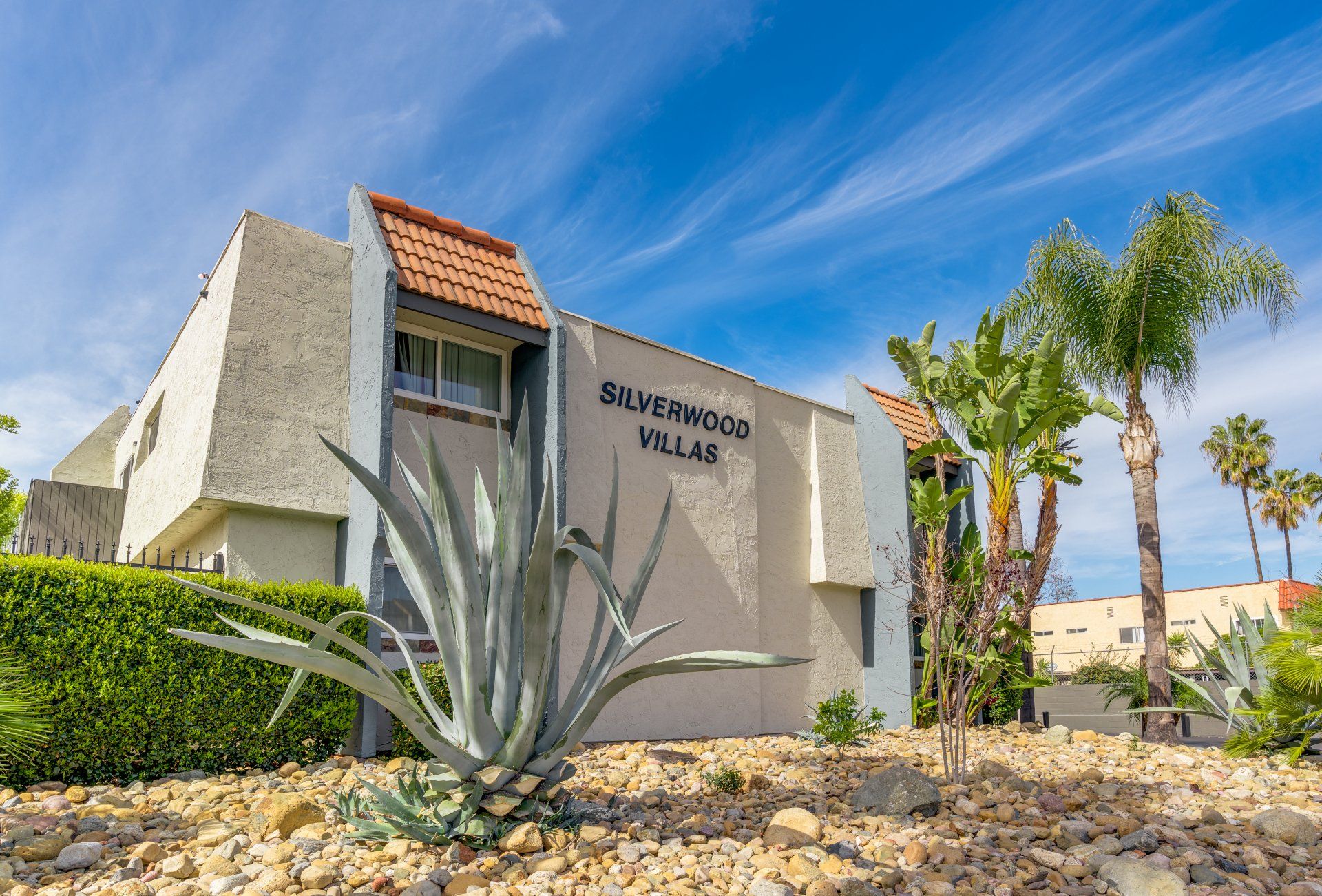 60u Apartments Exterior