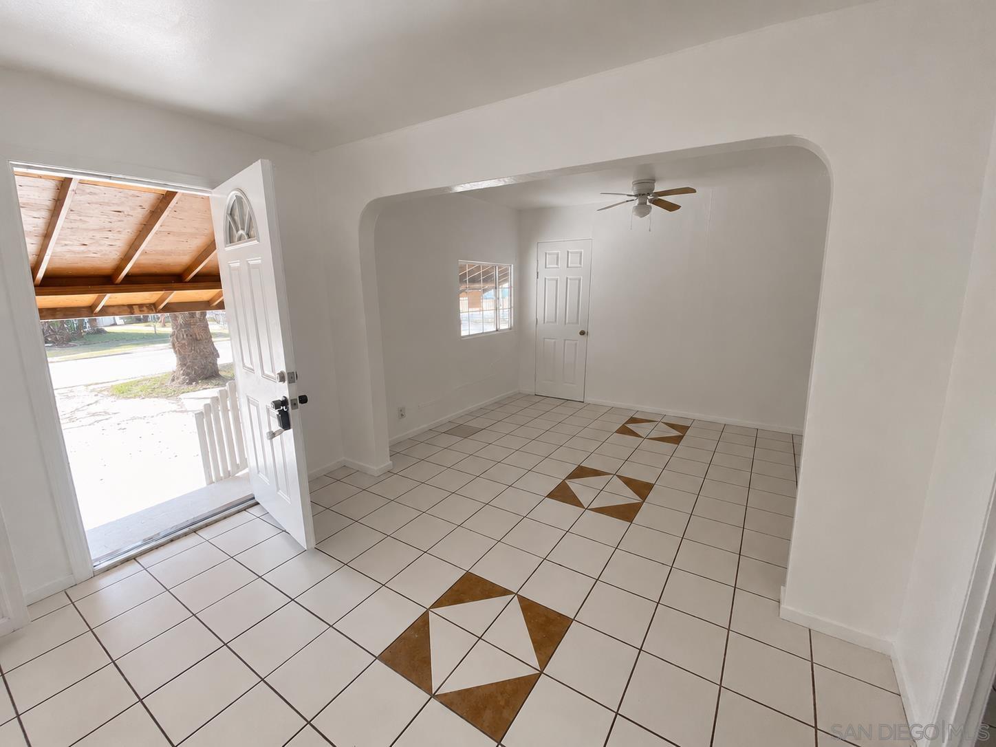 950 East Washington Avenue Apartments Amenities