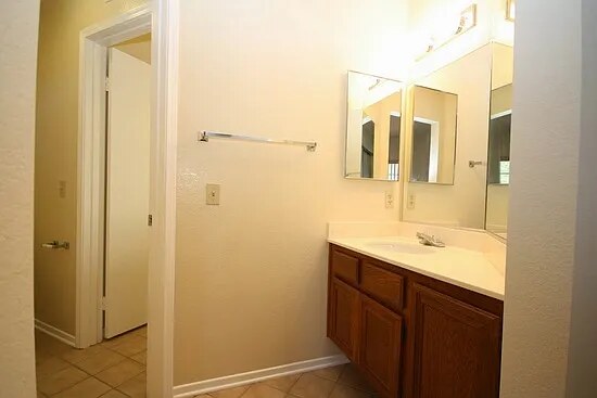 Avenida Segovia Apartments Amenities