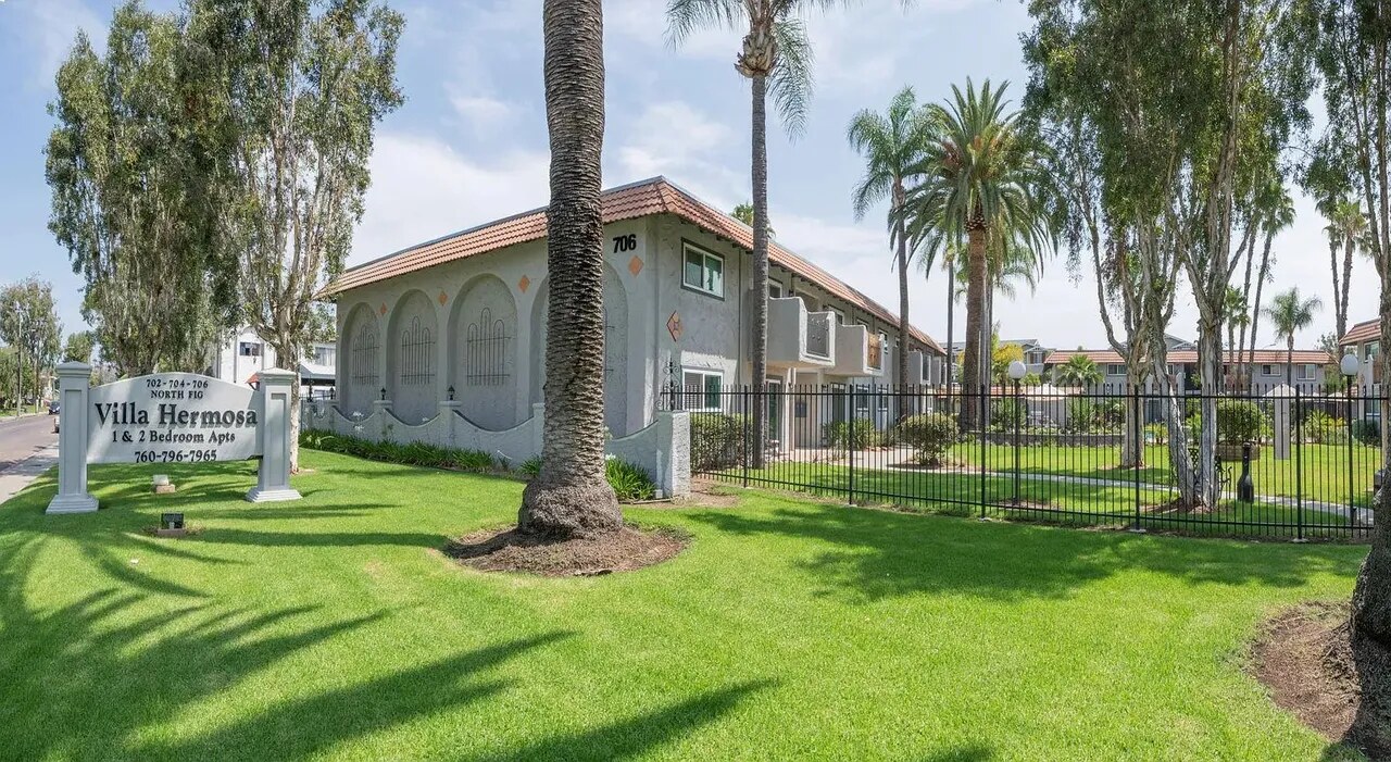 704 North Fig Apartments exterior