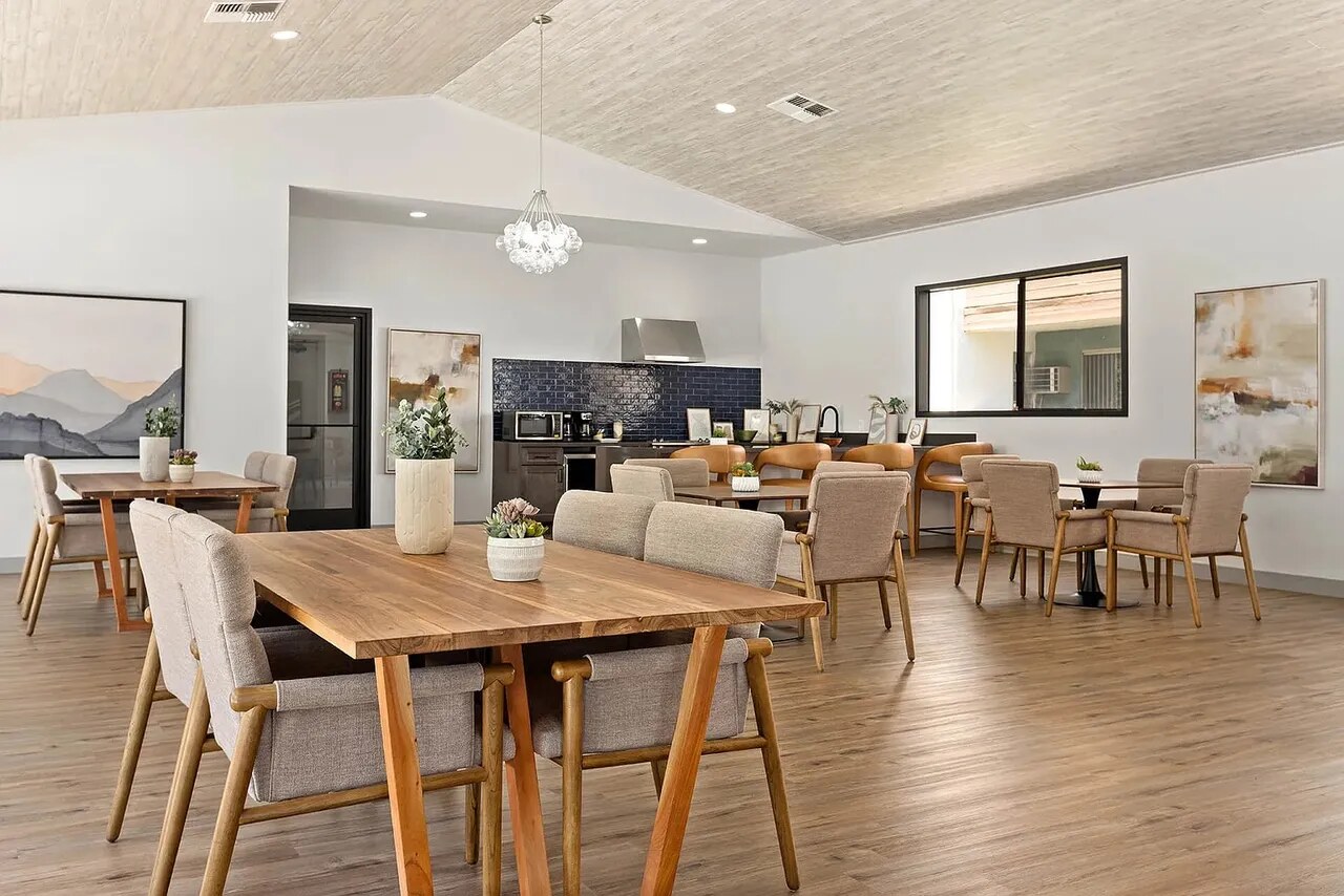 1070 East Washington Apartments Amenities
