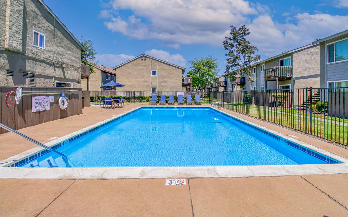 460 East Washington Apartments Amenities