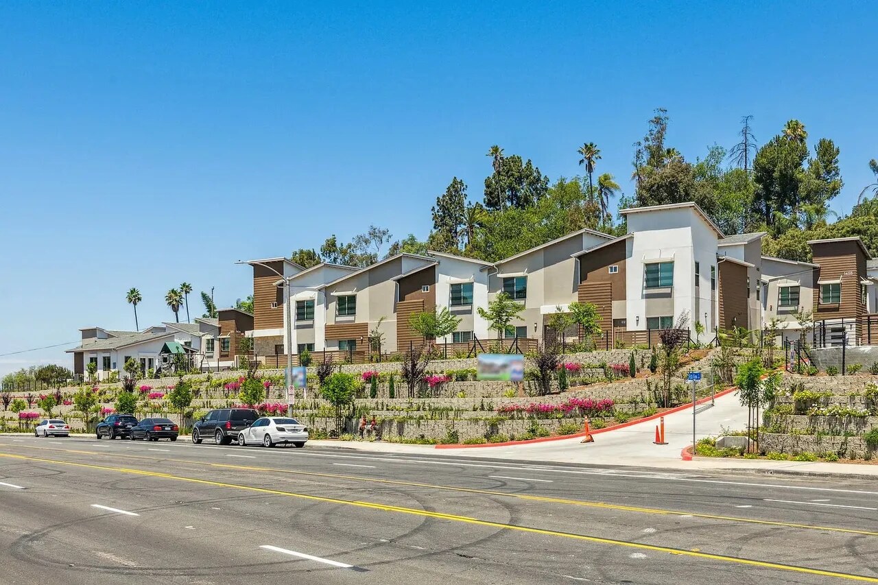 Santa Fe Townhomes Vista Exterior
