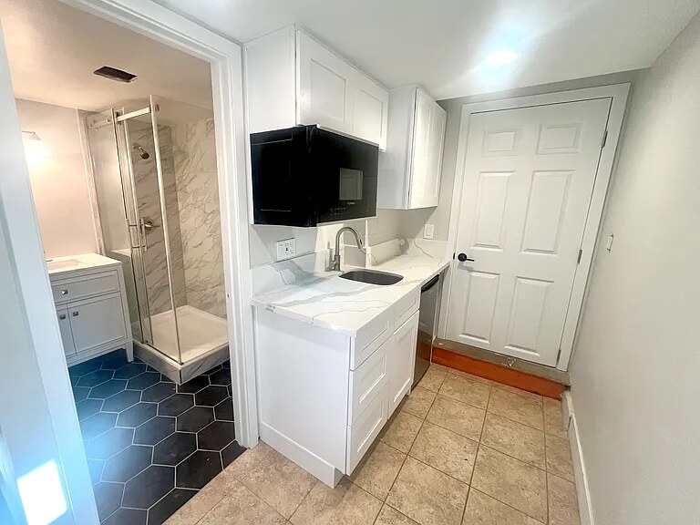 1731 South Iris Apartment Amenities