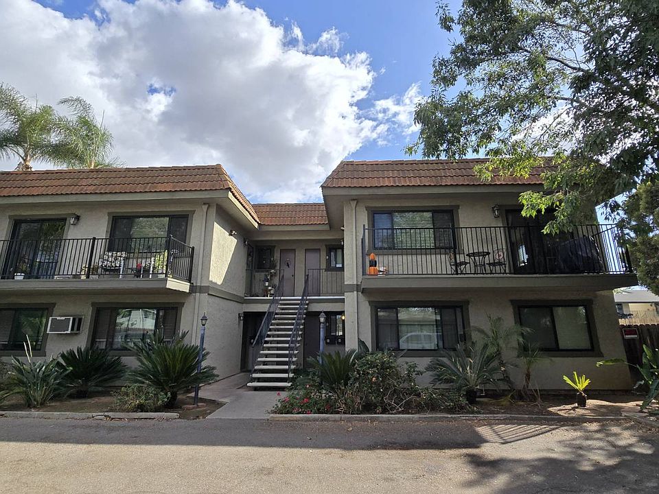 1865 East Grand Apartments exterior