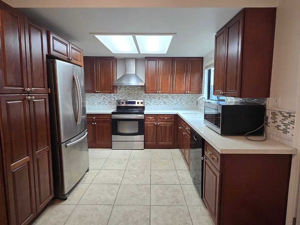 1865 East Grand Apartments Amenities