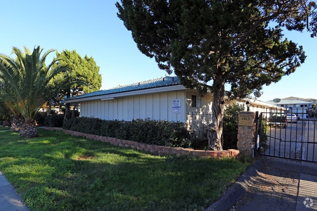 Cedar Garden Apartment Exterior