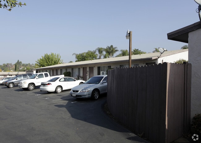 Maplewood Apartments Escondido Exterior