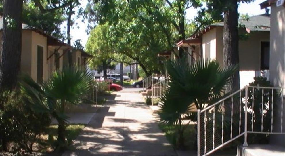 Maple Leaf Apartments exterior