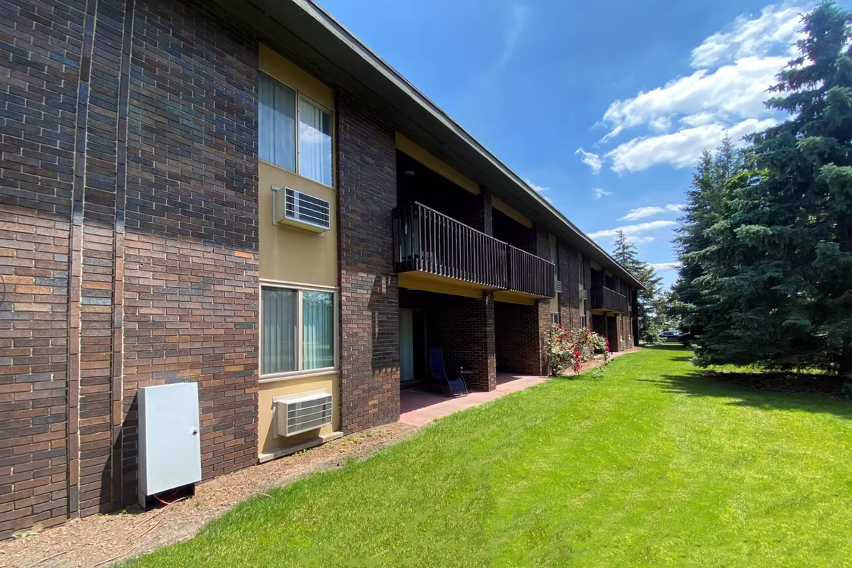 1016 Chester Apartments Amenities