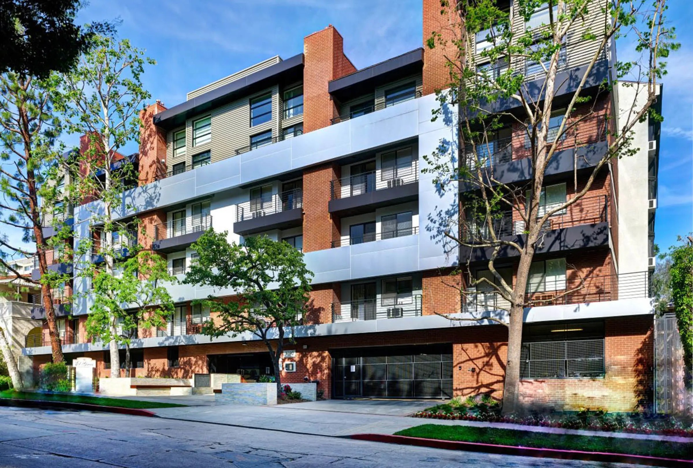 1022 Tiverton Amenities