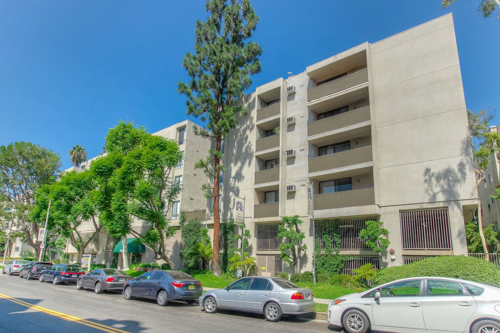 10933 Rochester Apartments Exterior